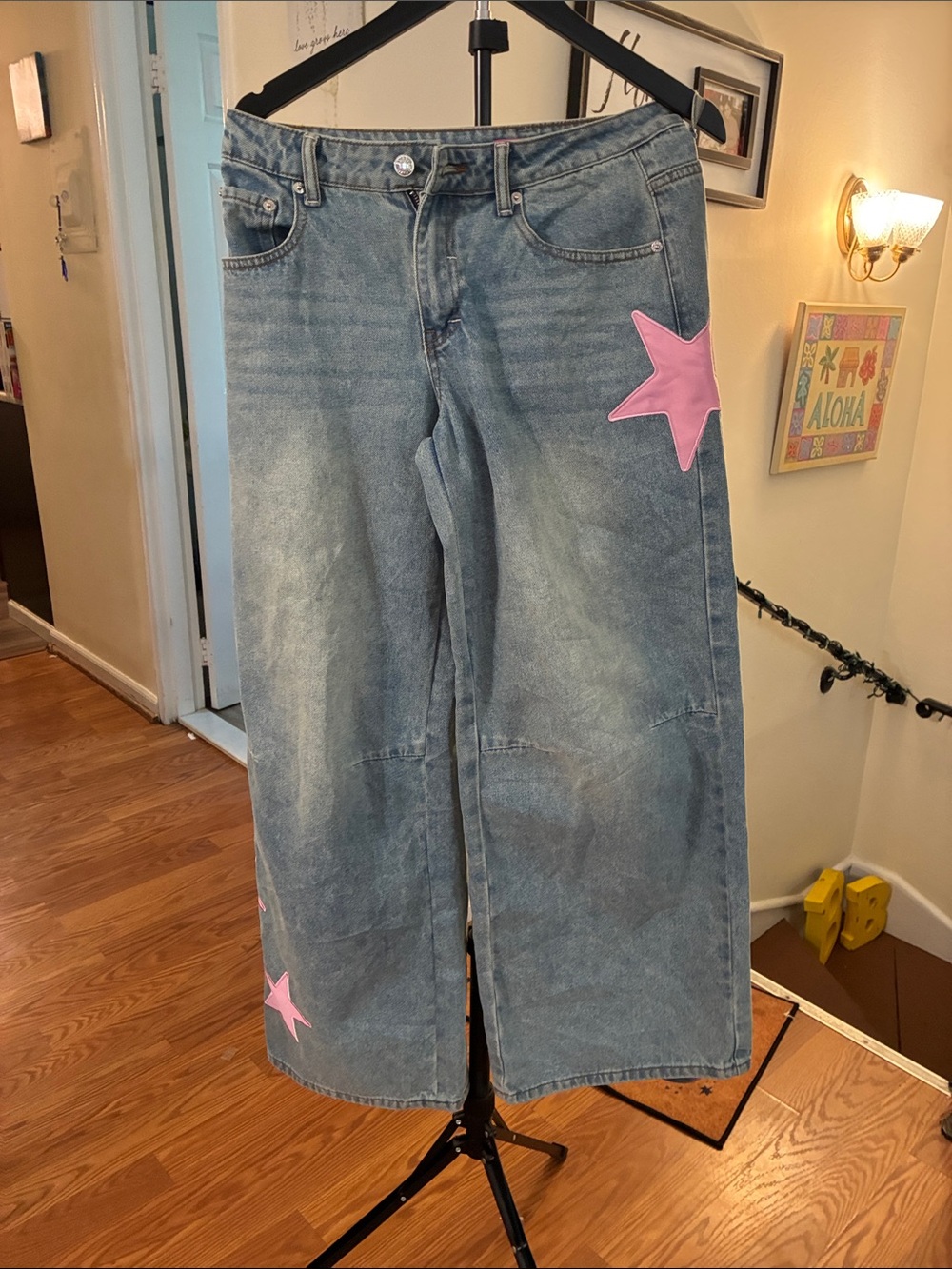 Edikted Faded Blue Wide-Leg Jeans with Pink Star Patches